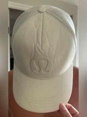 Men’s Lululemon Light Cream Logo Mesh Trucker Hat